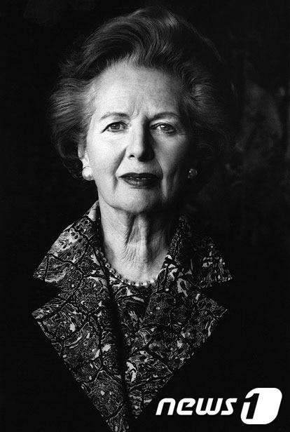 본문 이미지 - '철의 여인'으로 불렸던 마거릿 대처 전 영국 총리는 지난 2013년 런던에서 뇌졸중으로 사망했다. 테리사 메이 전까지 영국의 유일한 여성 총리였던 대처 전 총리는 보수당을 세 번 연속 총선 승리로 이끌며 1979년부터 1990년까지 영국을 통치했다. (마거릿 대처 재단) 2013.4.8/뉴스1