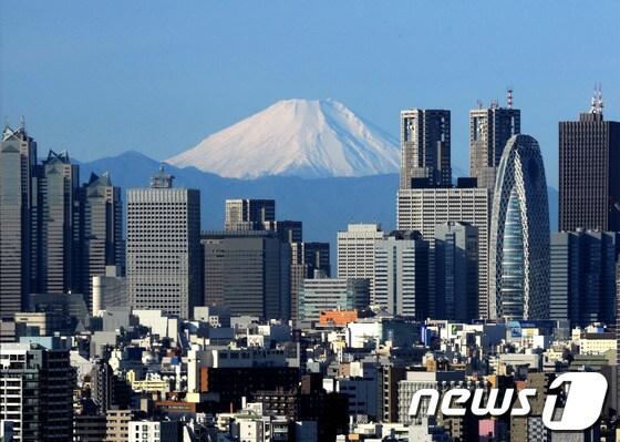 본문 이미지 - 멀리 후지산이 보이는 메가시티 도쿄의 도심. ©AFP=News1   배상은 기자