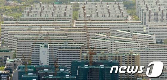 본문 이미지 - 서울 강남구의 아파트 단지 전경.(뉴스1 자료사진) © News1   박지혜 기자