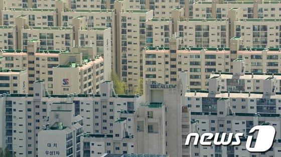 본문 이미지 - 서울 강남구 일대 아파트 단지의 모습. © News1   박지혜 기자