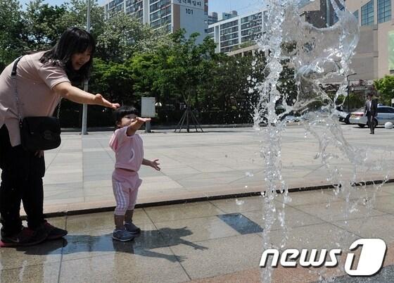 본문 이미지 - 16일 우리나라는 고기압의 영향을 받아 맑을 것으로 예상된다. © News1 노화정 기자