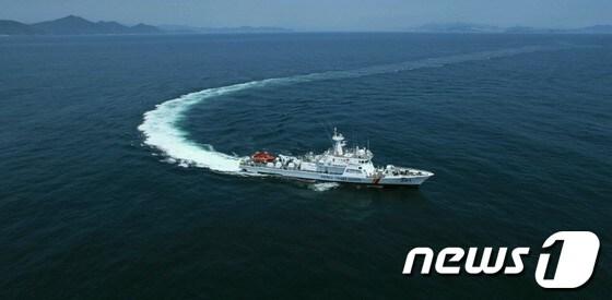 본문 이미지 - 다음 달 5일 취역을 앞두고 있는 군산해경 중형 경비함인 267함. © News1 