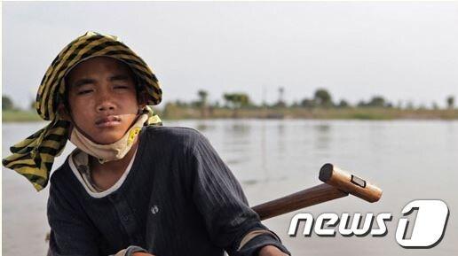본문 이미지 - 영화 '톤레삽 강은 멈추지 않는다'. (서울환경영화제 조직위원회 제공) © News1 