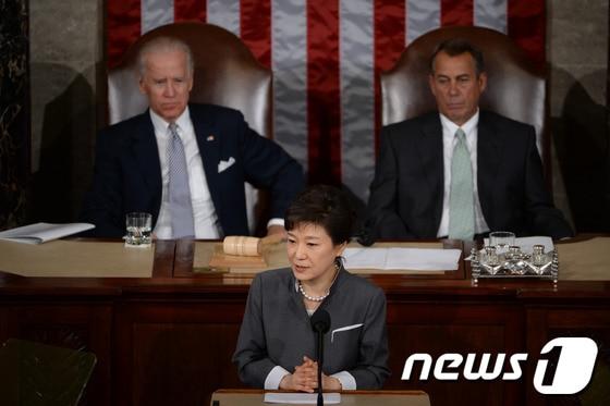 본문 이미지 - 방미한 박근혜 대통령이 지난 5월 8일(현지시각) 미국 워싱턴 미 의회 상하원 합동회의에서 연설하는 장면. (청와대 제공) 2013.5.16/뉴스1 © News1 박철중 기자