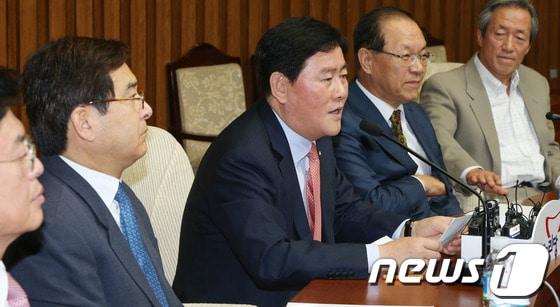 본문 이미지 - 최경환 새누리당 원내대표. 2013.5.16/뉴스1 © News1 송원영 기자
