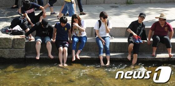 본문 이미지 - 기상청은 23일 낮 최고기온이 20도에서 31도가 되겠다고 예보했다. © News1 윤선미 인턴기자