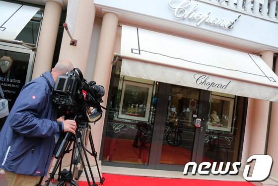 본문 이미지 - 프랑스 칸의 쇼파드'(Chopard)' 가게 © AFP=News1  