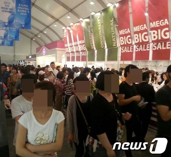 본문 이미지 - 2013 오송 화장품·뷰티박람회가 성황을 이루고 있는 가운데 박람회장 내 뷰티마켓에서 화장품 절도가 잇따르고 있다. 2013.5.18/뉴스1 © News1  김용언 기자 