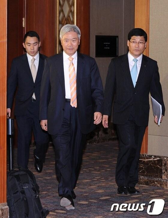 본문 이미지 - 현재현 동양그룹 회장(가운데)  © News1   박철중 기자