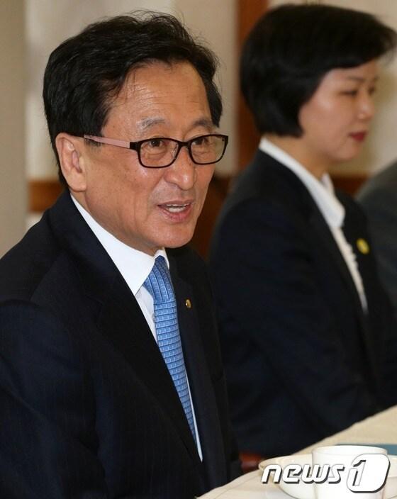 본문 이미지 - 최수현 금융감독위원장이 20일 오후 서울 여의도 금감원 20층에서 열린 '중소기업대출 은행 실무자 간담회'에서 모두발언을 하고 있다. 2013.5.20 머니투데이/뉴스1 © News1   박철중 기자