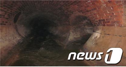 본문 이미지 - 서울광장 하수관거© News1  
