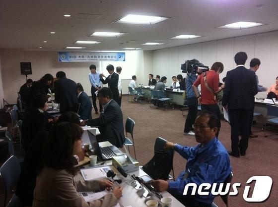 본문 이미지 - 대전시 중소기업들이 참가한 ‘제9회 대전-큐슈경제교류회’상담 전경© News1 