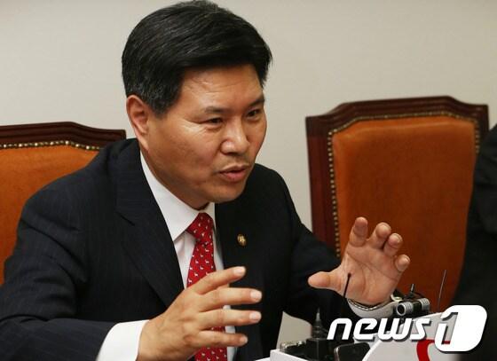 본문 이미지 - 홍문종 새누리당 사무총장. 2013.5.22/뉴스1 © News1 송원영 기자