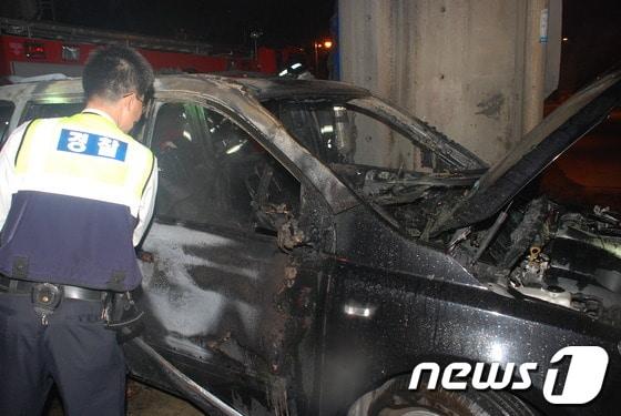 본문 이미지 - 가수 손호영씨(33)가 24일 오전 4시36분께 서울 용산구 이촌동 온누리교회 옆 공용주차장에서 번개탄을 피워 자살을 시도하다가 구조됐다.(용산소방서 제공) © News1 