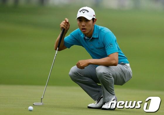 본문 이미지 - 24일(한국시간) 열린 미국프로골프(PGA) 투어 크라운 플라자 인비테이셔널 대회 첫라운드에서 공동 50위에 그친 배상문.© AFP=News1  