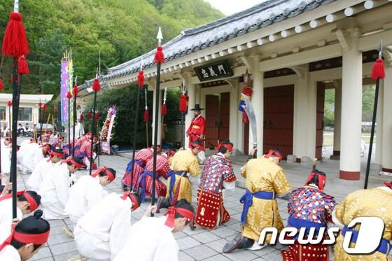 본문 이미지 - 의병의 날 ‘의병전투’ 창의(創意) 재현 모습(의령군 제공)© News1 