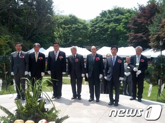 본문 이미지 - 이북도민회 충남연합회는 25일 오전 보문산 망향탑 광장에서 ‘망향제 및 망향탑 건립 제23주년 기념식’행사를 가졌다.© News1  