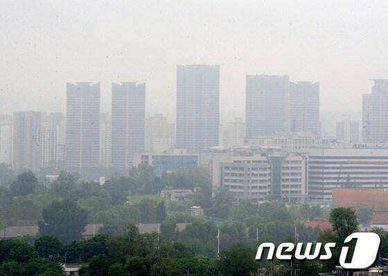 본문 이미지 - 기상청은 20일 전국에 가끔 구름이 많은 가운데 제주도는 장마전선의 영향을 받다 점차 벗어나겠다고 예보했다. © News1 양태훈 인턴기자