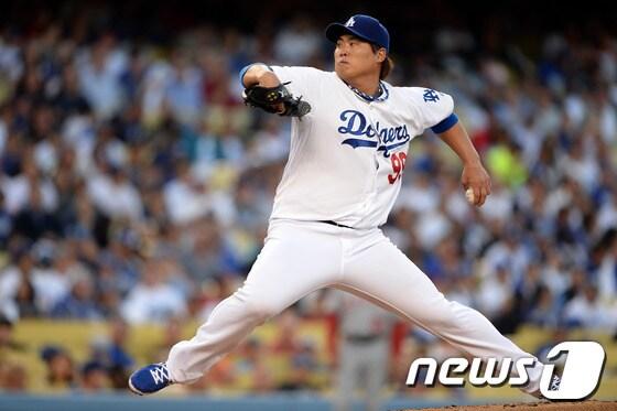 본문 이미지 - 20일 오전 2시(한국시간) 뉴욕 양키스의 일본인 투수 구로다 히로키와 선발 맞대결을 펼치는 류현진. ©AFP=News1 