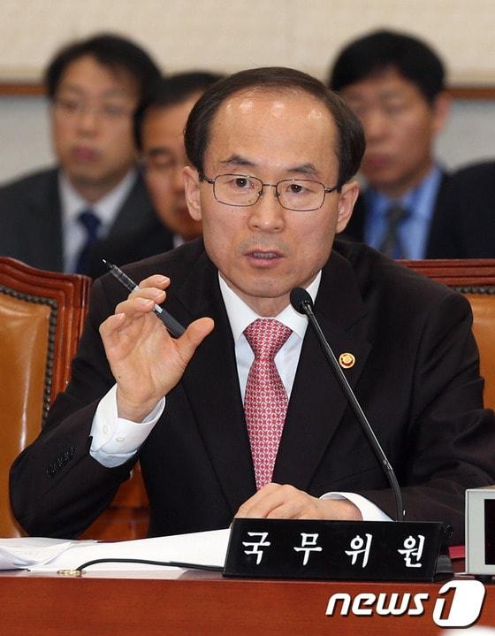 본문 이미지 - 윤성규 환경부 장관. /뉴스1 © News1 허경 기자