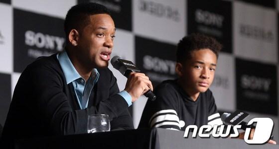 본문 이미지 - 배우 윌 스미스가 7일 오전 영등포구 여의도동 콘래드 서울에서 열린 영화 '애프터 어스' 기자회견에서 질문에 답하고 있다. 2013.5.7  © News1   