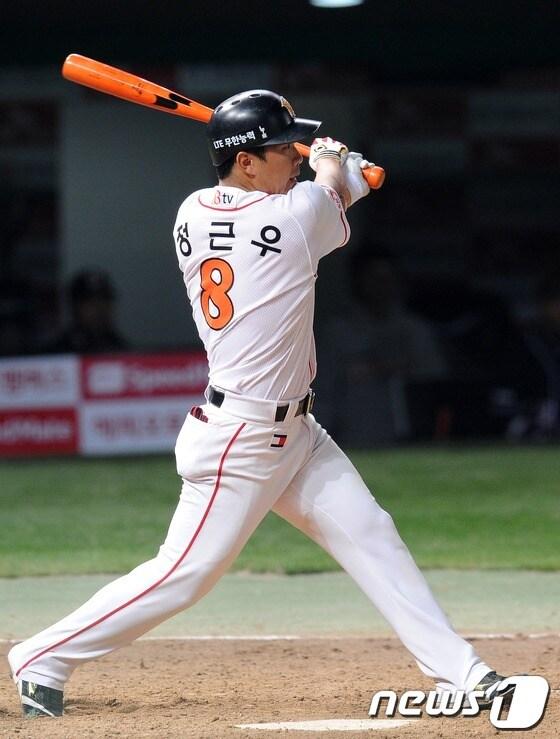 본문 이미지 - FA자격으로 한화 이글스에 둥지를 튼 정근우. © News1   이동원 기자