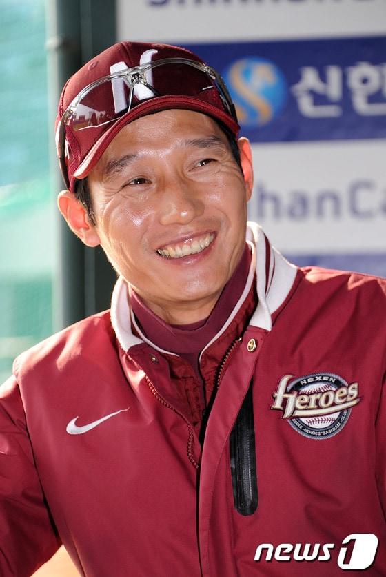 본문 이미지 - 염경엽 감독은 2군 선수단에게 '농군 패션'으로 경기할 것을 지시했다. 유니폼으로 모양을 내지 말고 야구에 대한 간절함만으로 집중하라는 뜻이다. © News1