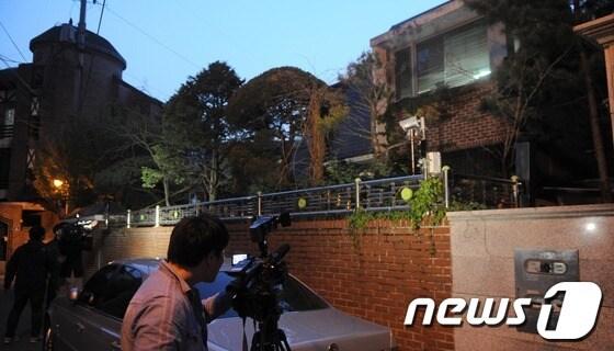 본문 이미지 - 서울 관악구 남현동 원세훈 전 국가정보원장 자택. 2013.5.8/뉴스1 © News1   손형주 기자