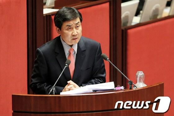 본문 이미지 - 이종걸 민주당 의원. 2013.6.12/뉴스1 © News1   오대일 기자