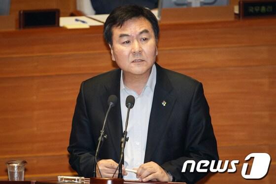 본문 이미지 - 신제윤 금융위원장이 12일 오전 서울 여의도 국회에서 열린 경제 분야 대정부질문에서 의원들의 질문에 답하고 있다. 2013.6.12/뉴스1 © News1   유승관 기자