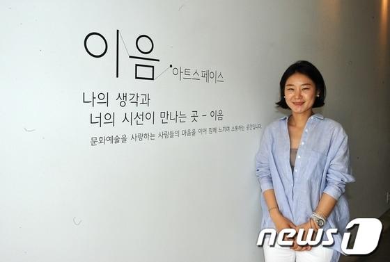 본문 이미지 - 울산 남구 '예술이 숨쉬는 길'에 오는 15일 이음아트스페이스를 개관하는 임초롱 대표. © News1  노화정 기자 