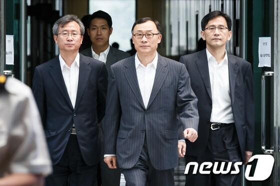 본문 이미지 - 채동욱 전 검찰총장(가운데). © News1 유승관 기자