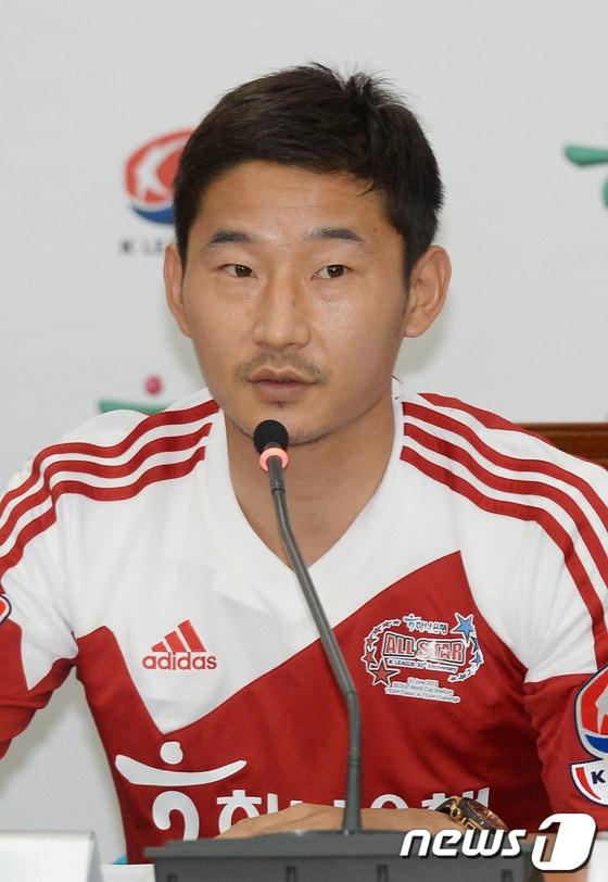 본문 이미지 - 인천 유나이티드 소속의 축구선수 이천수.  2013.6.14/뉴스1 © News1  