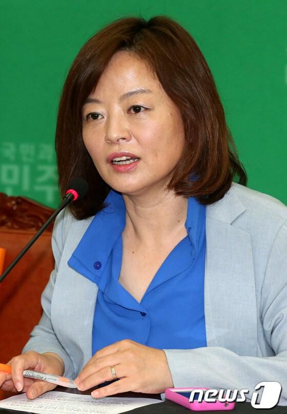 본문 이미지 -                                          민주당 진선미 의원. 2013.6.16/뉴스1 © News1 이광호 기자