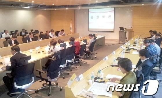 본문 이미지 - 광주시와 광주디자인센터는 최근 '글로벌 디자인도시 광주'비전 수립을 위한 전문가 워크숍을 개최했다.© News1 