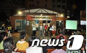 본문 이미지 - 실로암 사람들은 20일 오후 7시 실로암센터 앞 골목에서 제 17회 장애인과 함께 하는 골목길음악회'를 개최한다.© News1 