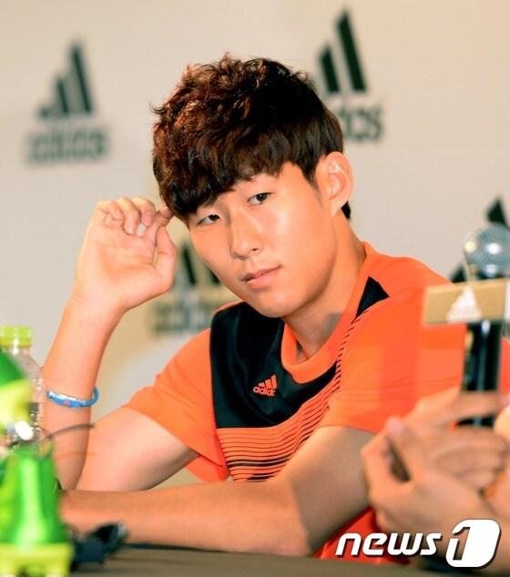 본문 이미지 - .지난달 레버쿠젠으로 영입된 손흥민이 독일 언론이 선정한 '영스타 20인'에 선정됐다/뉴스1 © News1   