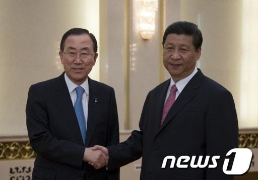 본문 이미지 - 반기문 유엔 사무총장(왼쪽)과 시진핑 중국 국가주석(오른쪽).©AFP=News1  