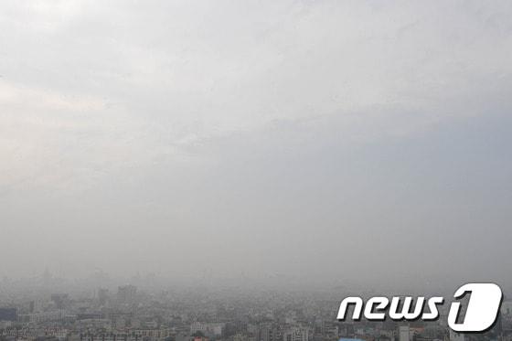 본문 이미지 - 연무에 뒤덮힌 포항시가지./최창호 기자© News1 
