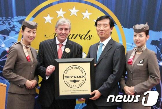 본문 이미지 - 아시아나, '아시아 최고 직원서비스상' 수상(사진제공=아시아나항공)© News1  