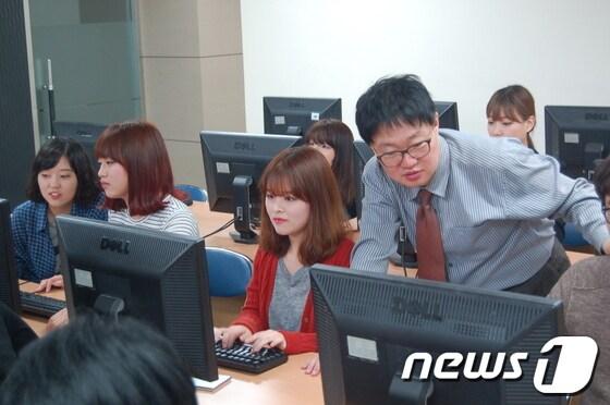 본문 이미지 - 소셜마케팅 전문가 양성과정 수업 모습(영산대 제공)© News1 