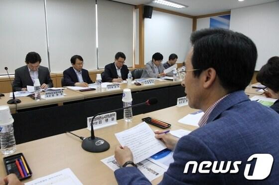 본문 이미지 - 한국농어촌공사 전남지역본부는 20일 '재해대비 농업생산 기반시설 정비및 안전관리방안' 광역거버넌스 회의를 개최했다.© News1 