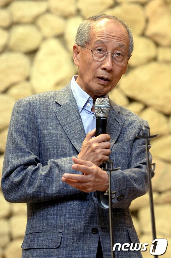 본문 이미지 - 윤여준 전 환경부 장관. 2013.6.20/뉴스1 © News1 안은나 기자