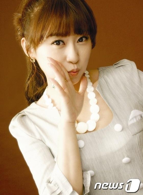 본문 이미지 - 신인 트로트 가수 김지원 © News1 가수 칠수 