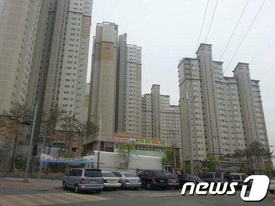 본문 이미지 - 사진은 입주를 시작한 위드힐 아파트 전경© News1 