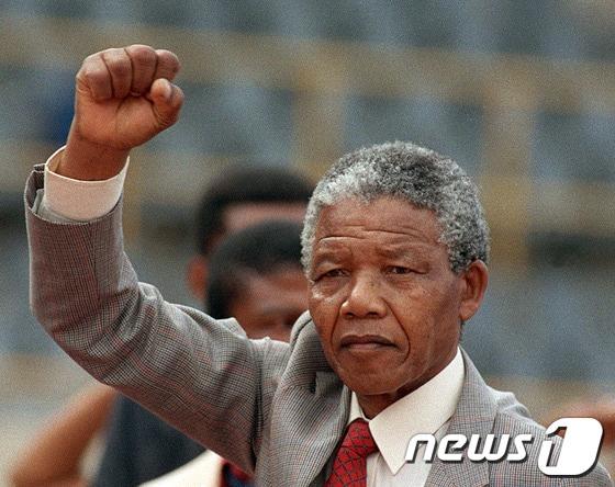 본문 이미지 - 넬슨 만델라 전 남아프리카공화국 대통령. © AFP=News1   이지예 기자