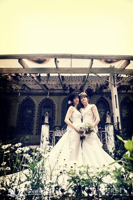 본문 이미지 - 김승환 레인보우팩토리 대표(왼쪽)와 김조광수 감독(레인보우팩토리 제공). © News1  