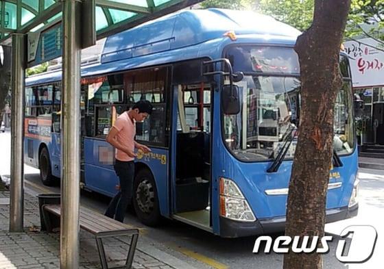 본문 이미지 - 강원 원주시내버스 운전기사들의 불친절로 시민들의 민원이 끊이질 않고 있다. 2013.6.26/뉴스1 © News1 이예지기자 