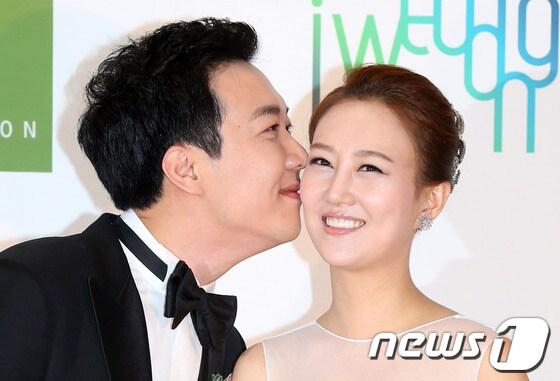 본문 이미지 - 도경완 KBS 아나운서와 가수 장윤정이 13일 오후 5시께 득남소식을 전했다. © News1 