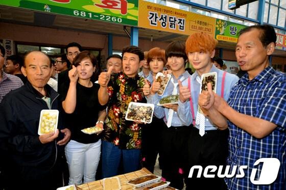 본문 이미지 - 최문순 강원도지사가 재능기부콘서트에서 축사를 하고 있다. 2013.6.29/뉴스1 © News1 윤창완 기자  